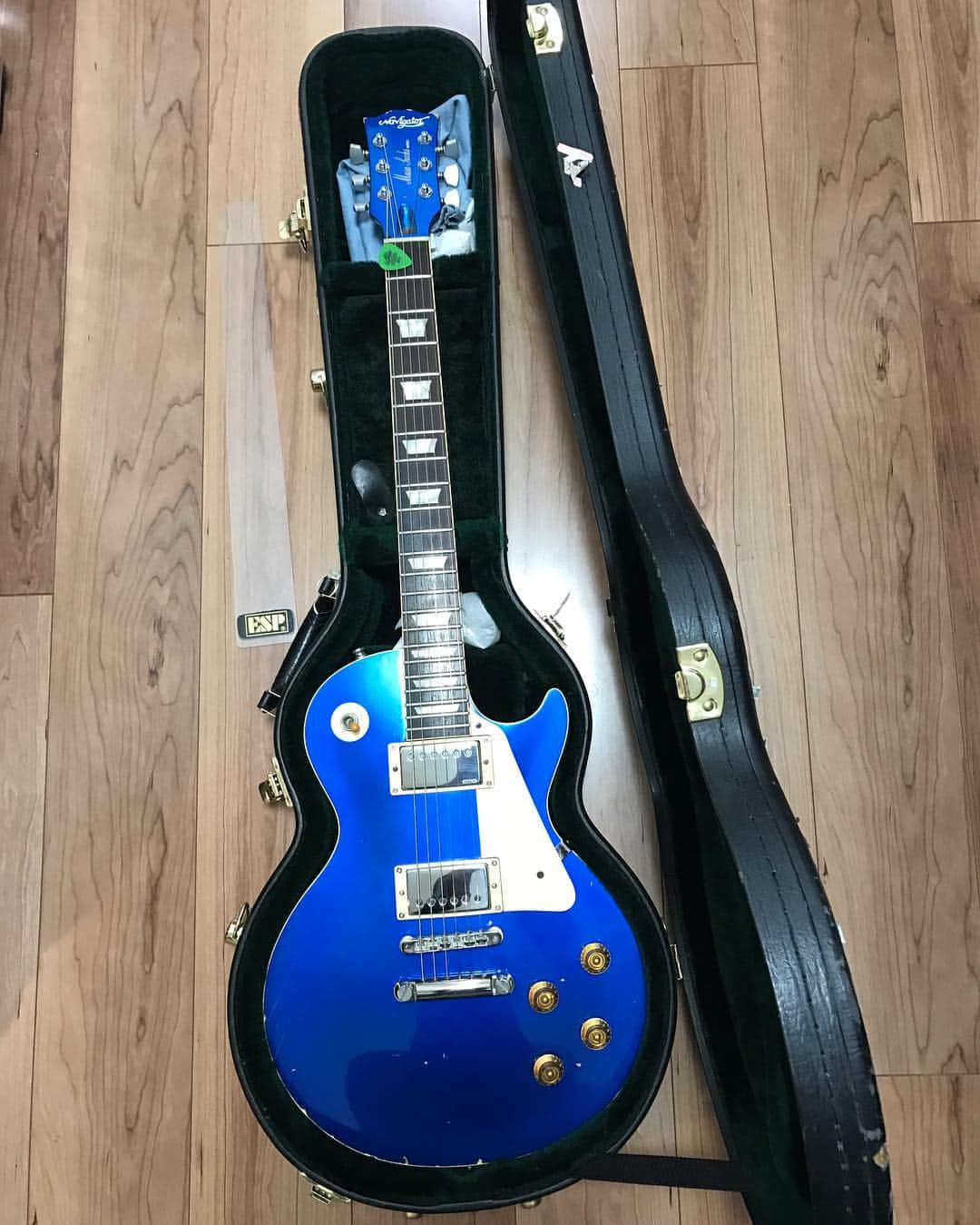 masasucksさんのインスタグラム写真 - (masasucksInstagram)「masasucks navigator blue les paul model "up date ver." #navigator #ESP #masasucks #EMGJHPICKUPS #brother #RADIOTS #theHIATUS #JBAND #FULLSCRATCH #ぶつけすぎ #中卒」12月10日 1時52分 - sucksmen