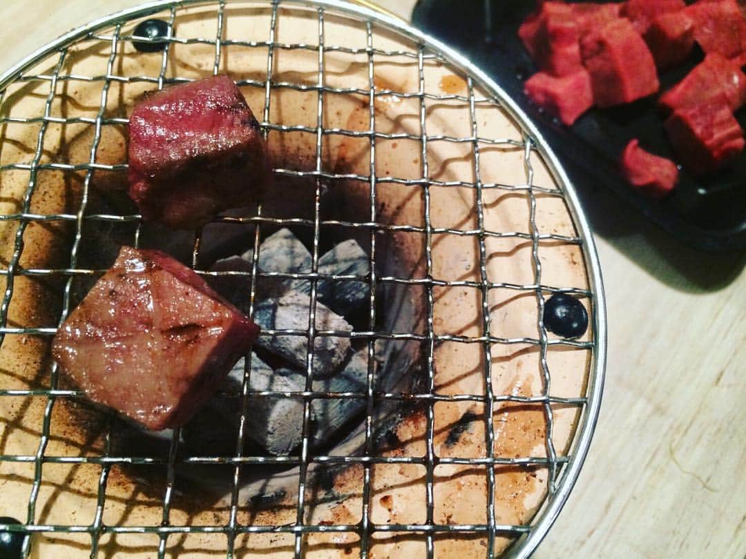 THE RiCECOOKERSのインスタグラム：「Japanese tradition at home. Feel good to be born as Japanese. #thericecookers #rockband #alternative #newyork #japanese #tradition #japanesetradition #shichirin #beeftongue」
