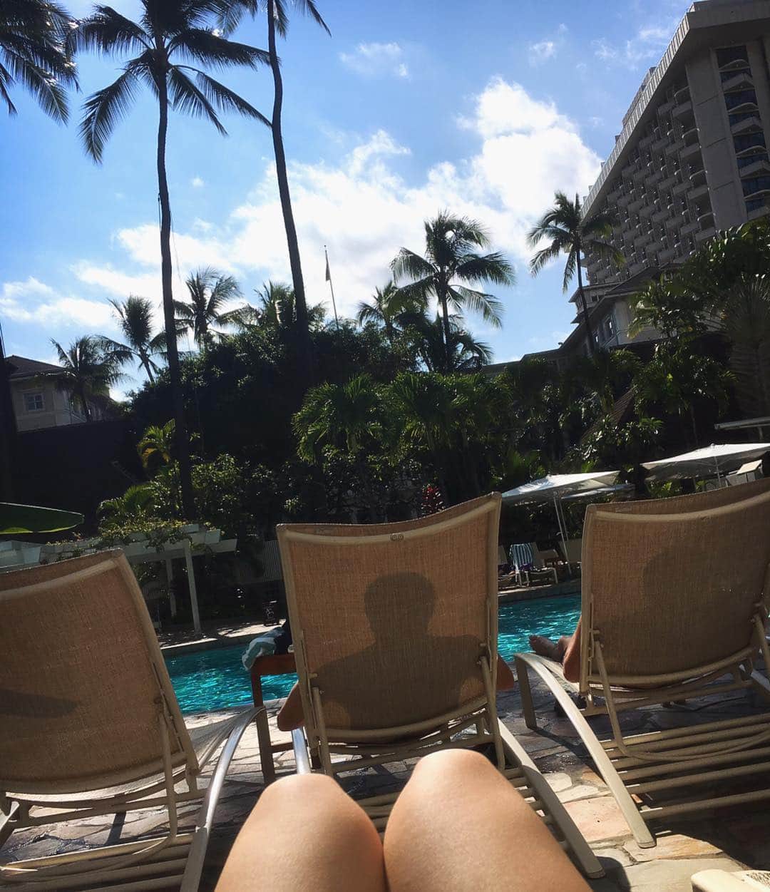 Yumikaさんのインスタグラム写真 - (YumikaInstagram)「特になにしに来たってわけじゃなくて普通の休日をリゾートで過ごしに来た✌️🌴❤️❤️ っていっても海苦手だからプールサイドでまったりー✨✨ #honolulu #hawaii #travelgram #solotraveler #instagood #ハワイ」1月4日 9時32分 - yuminem923