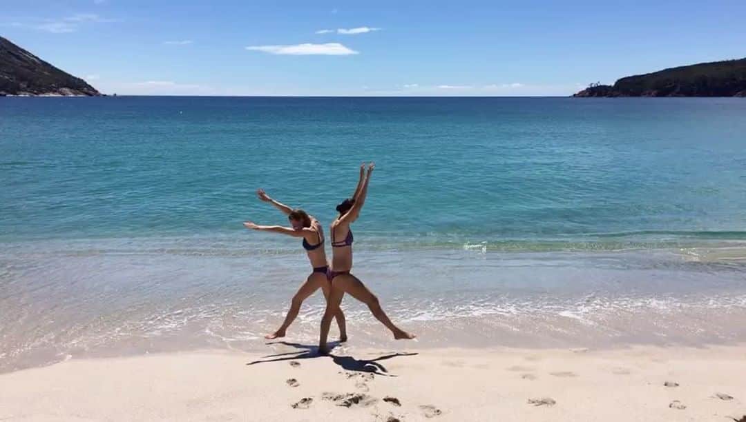 ブロンテ・バラットのインスタグラム：「Wineglass bay 🙌🏻🙌🏻」