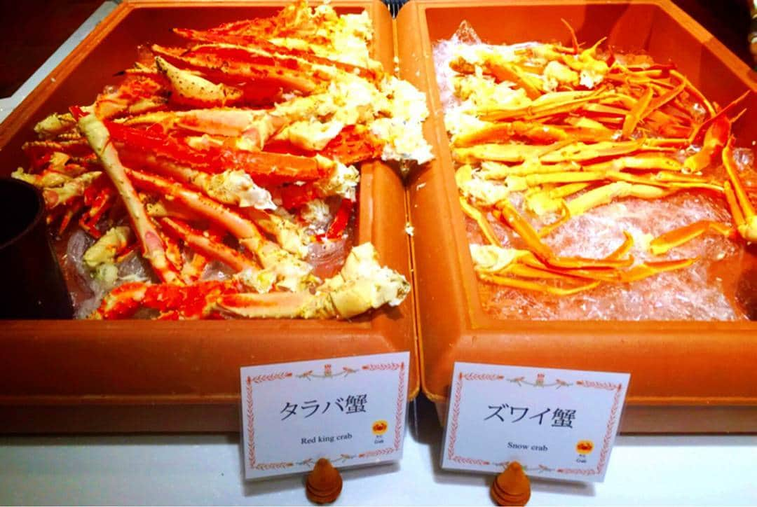 齋藤飛鳥 写真集『潮騒』のインスタグラム：「🦀念願だったカニ🦀  タラバorズワイ  #タラバ#ズワイ#アシュ #潮騒」