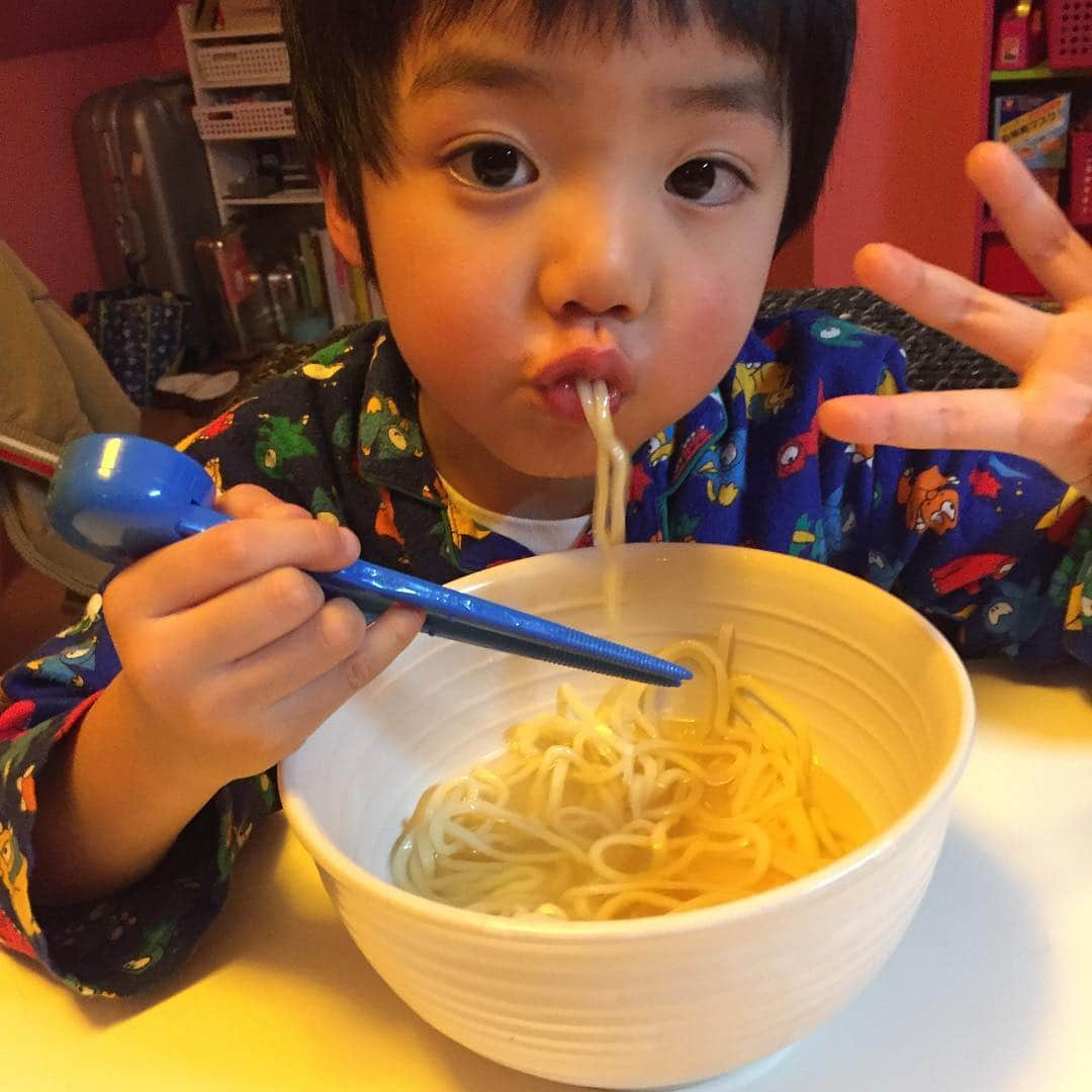 中西俊夫のインスタグラム：「さおりがチャーハンに 続き俺の鳥だしラーメン 免許皆伝。」