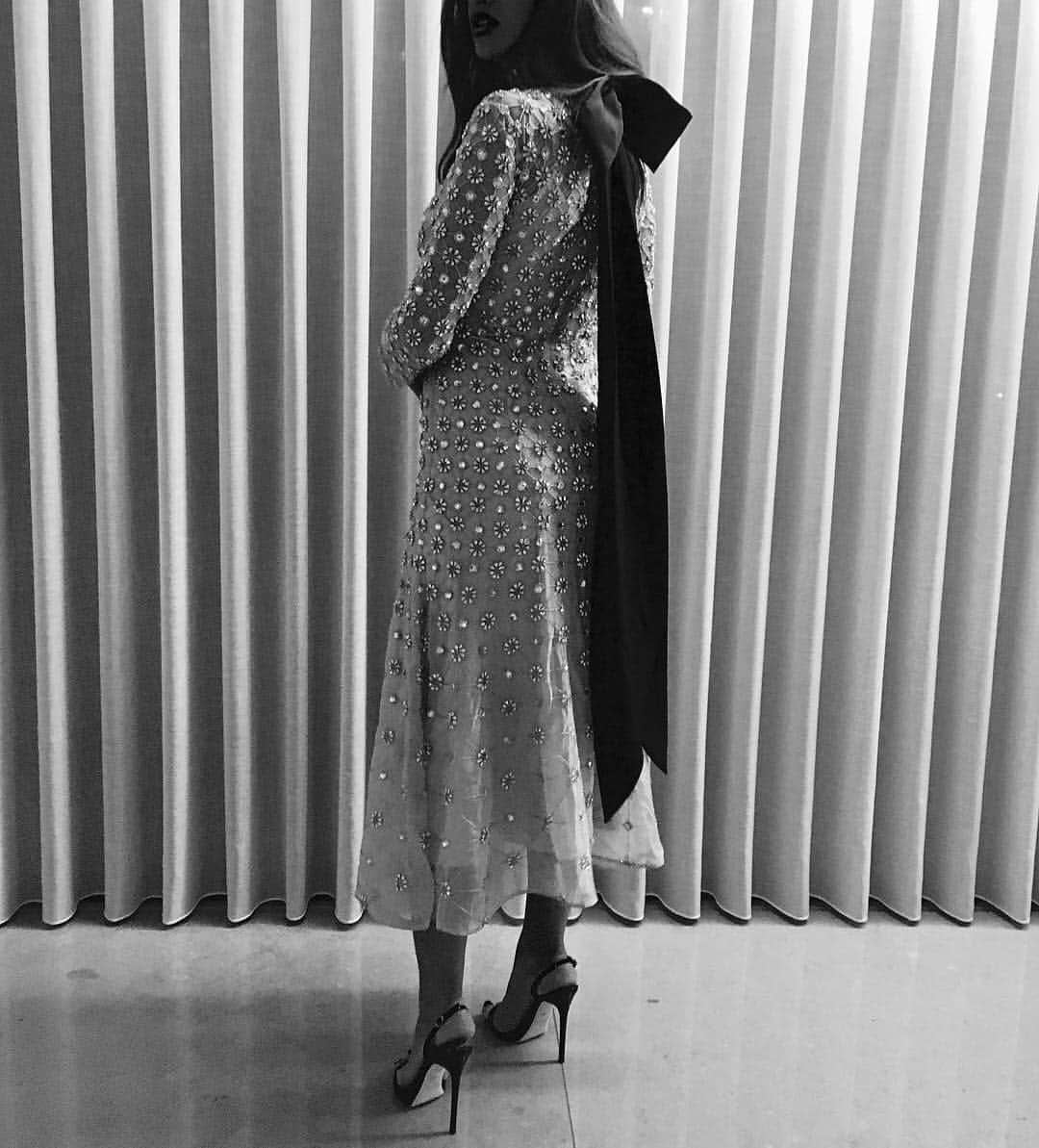 サラ・カルボネロさんのインスタグラム写真 - (サラ・カルボネロInstagram)「Dress from @temperleylondon ✨✨ Check my IG stories for more xx」1月5日 8時49分 - saracarbonerooficial