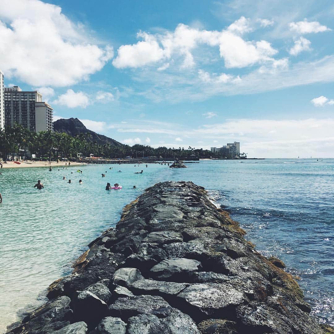 #RINKAgramHawaiiのインスタグラム：「波が穏やかなカイマナビーチ🏖✨ . #rinkagramhawaii #rinkagram #kaimanabeach」