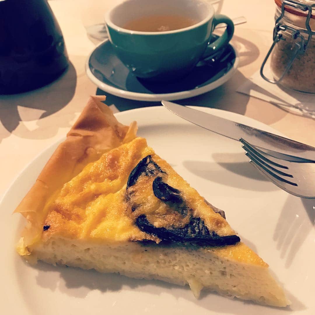 MEGのインスタグラム：「おはようキッシュ。#🍳」