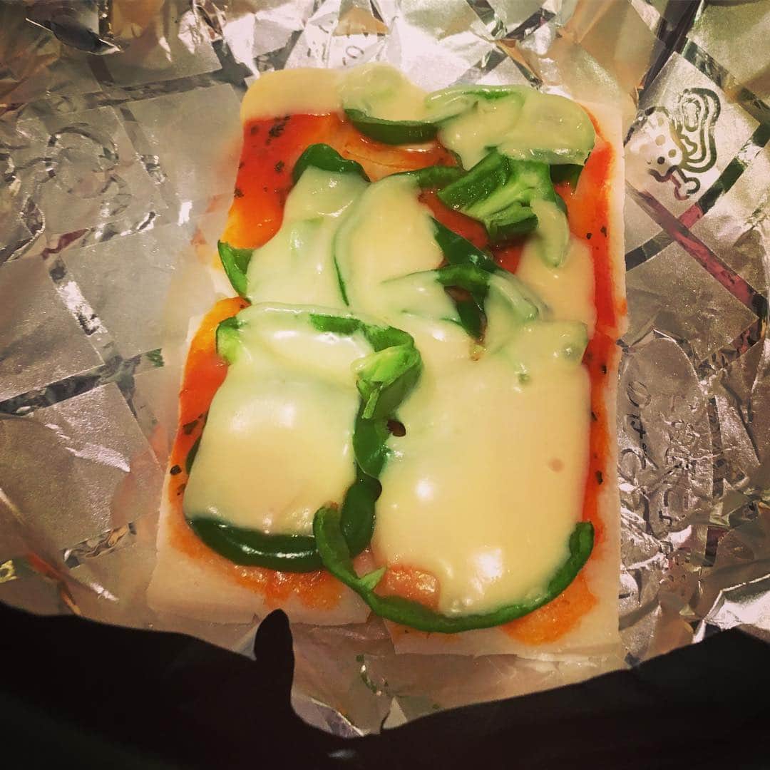 國本未華さんのインスタグラム写真 - (國本未華Instagram)「フライパンで餅ピザやってみた☆ こんがりさっくりできました。 #餅ピザ」1月5日 20時17分 - kunimoto_mika