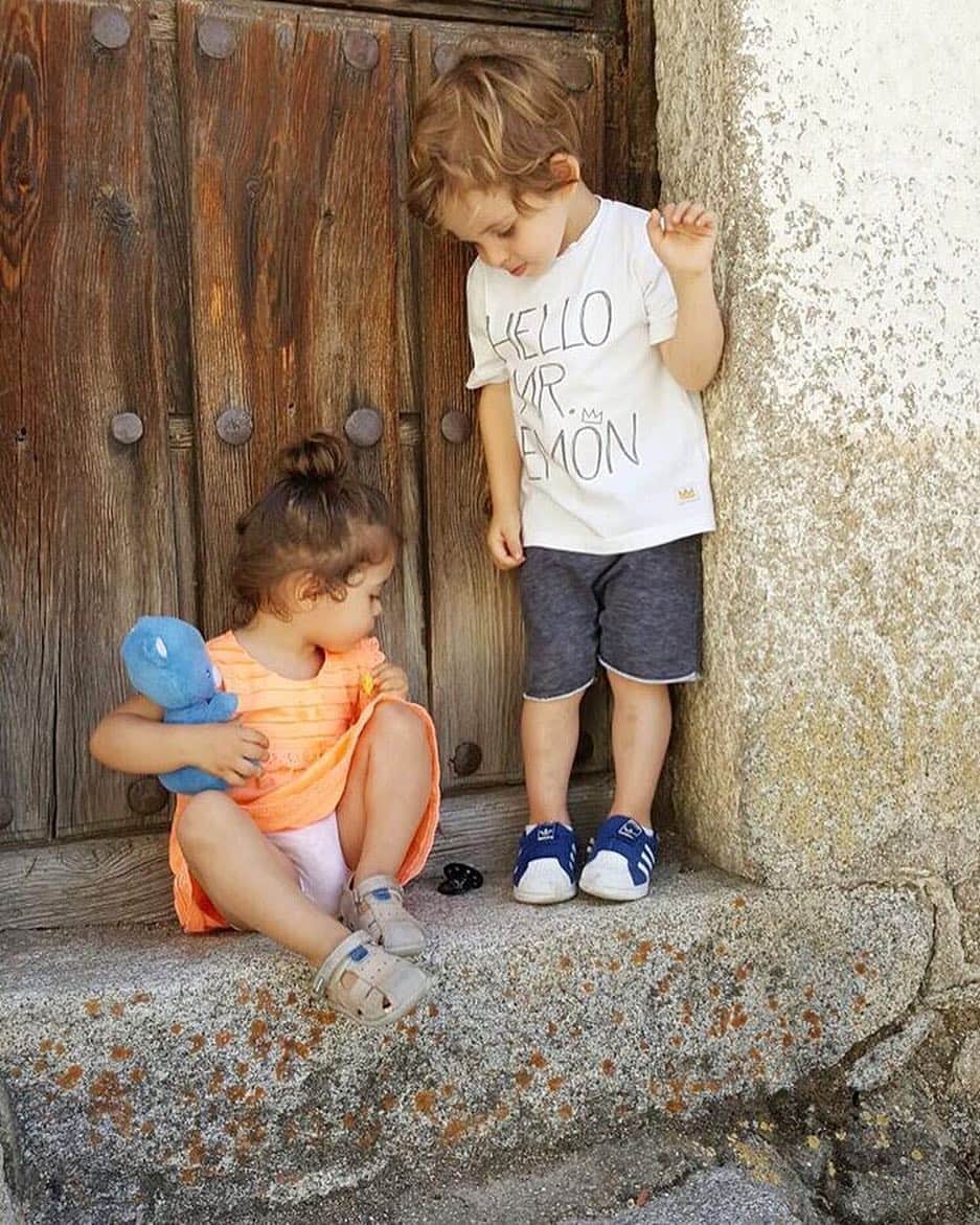 サラ・カルボネロのインスタグラム：「Cousins 😍💜」