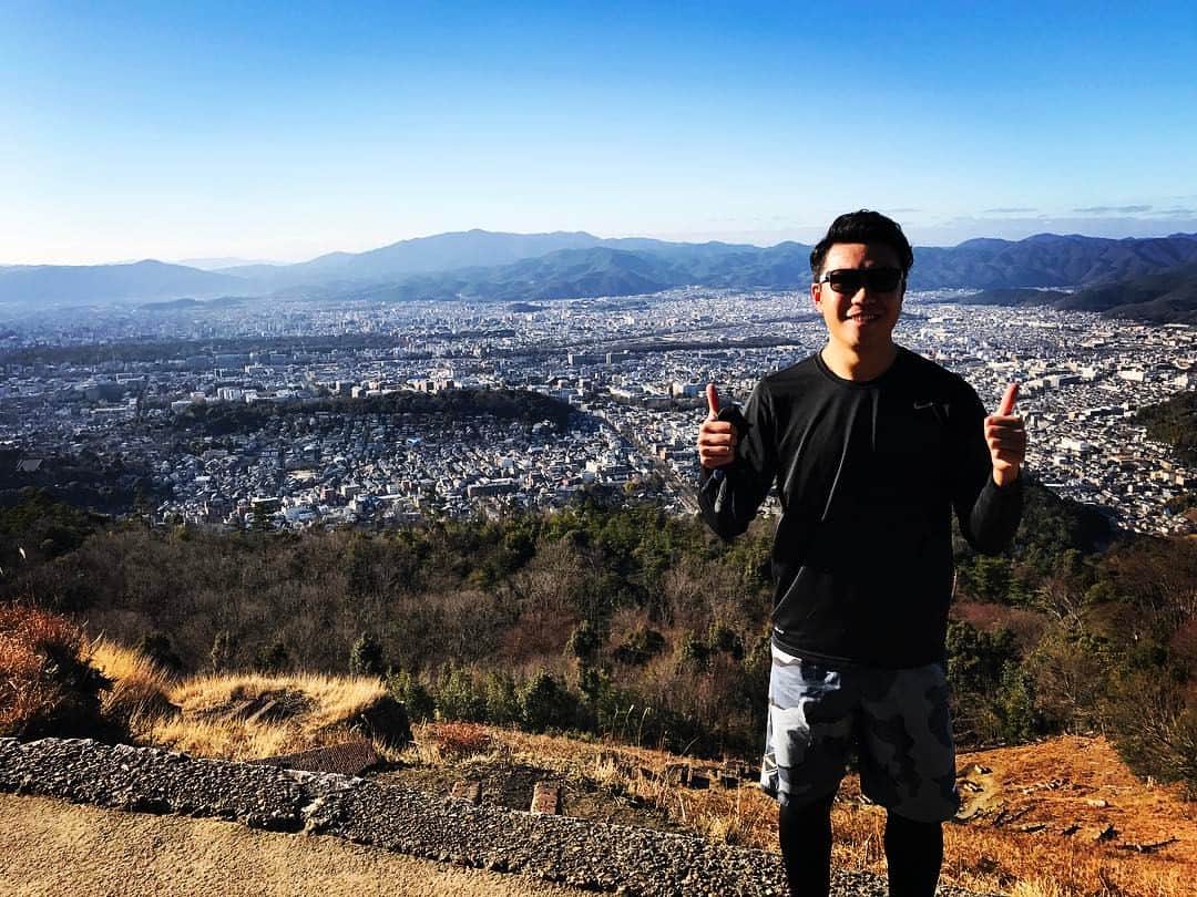 のインスタグラム：「2年ぶりに大文字山でトレーニングしてきました。京都北白川の大文字山から大阪あべのハルカスがみえるぐらい今日は天気も良く見晴らしも最高でした♪明後日からは鳥取ワールドウィングでトレーニングです。」