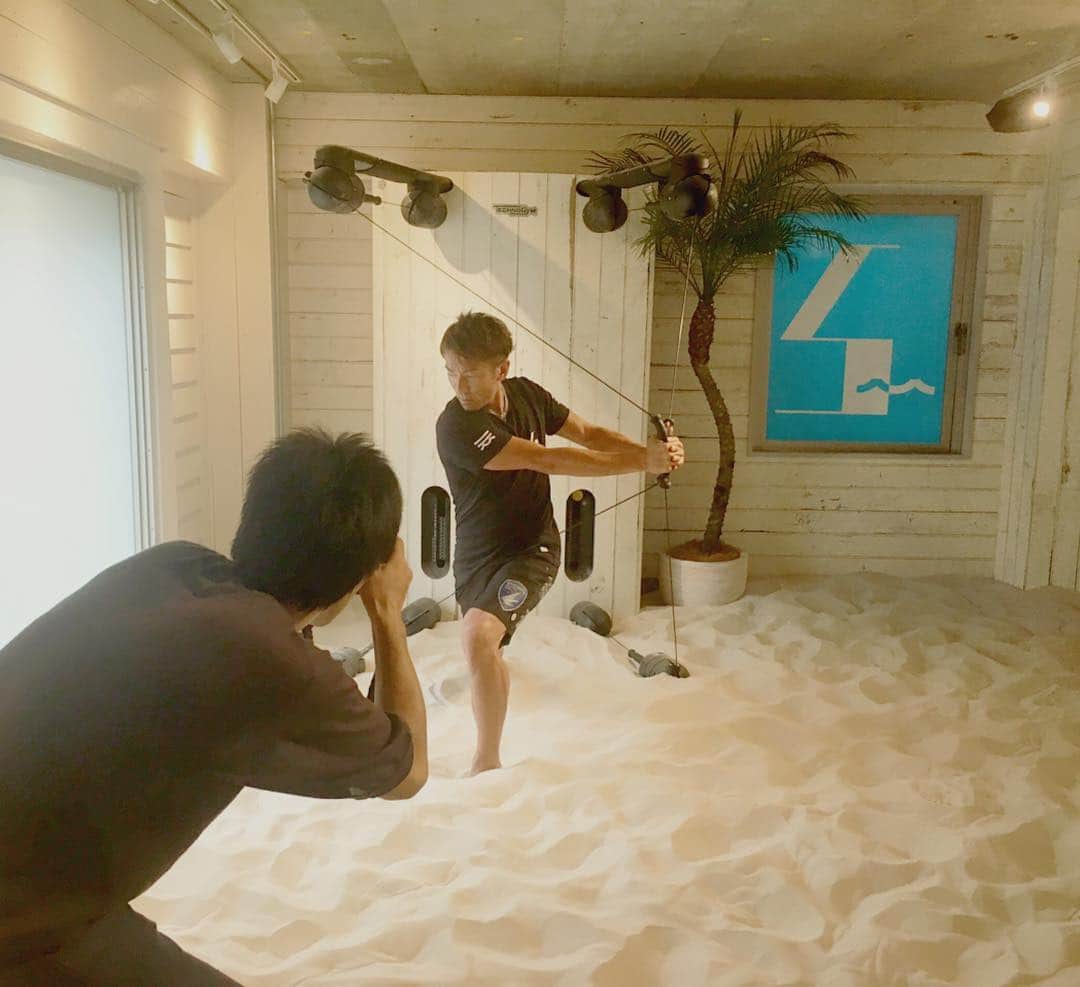 西村晃一さんのインスタグラム写真 - (西村晃一Instagram)「BEACH HOUSE FIVEで撮影  #bodymente5 #beachhousefive #西麻布のビーチスタジオ #パーソナルトレーナー #パーソナルトレーニング #撮影 #koichinishimura」1月6日 21時40分 - koichi.nishimura