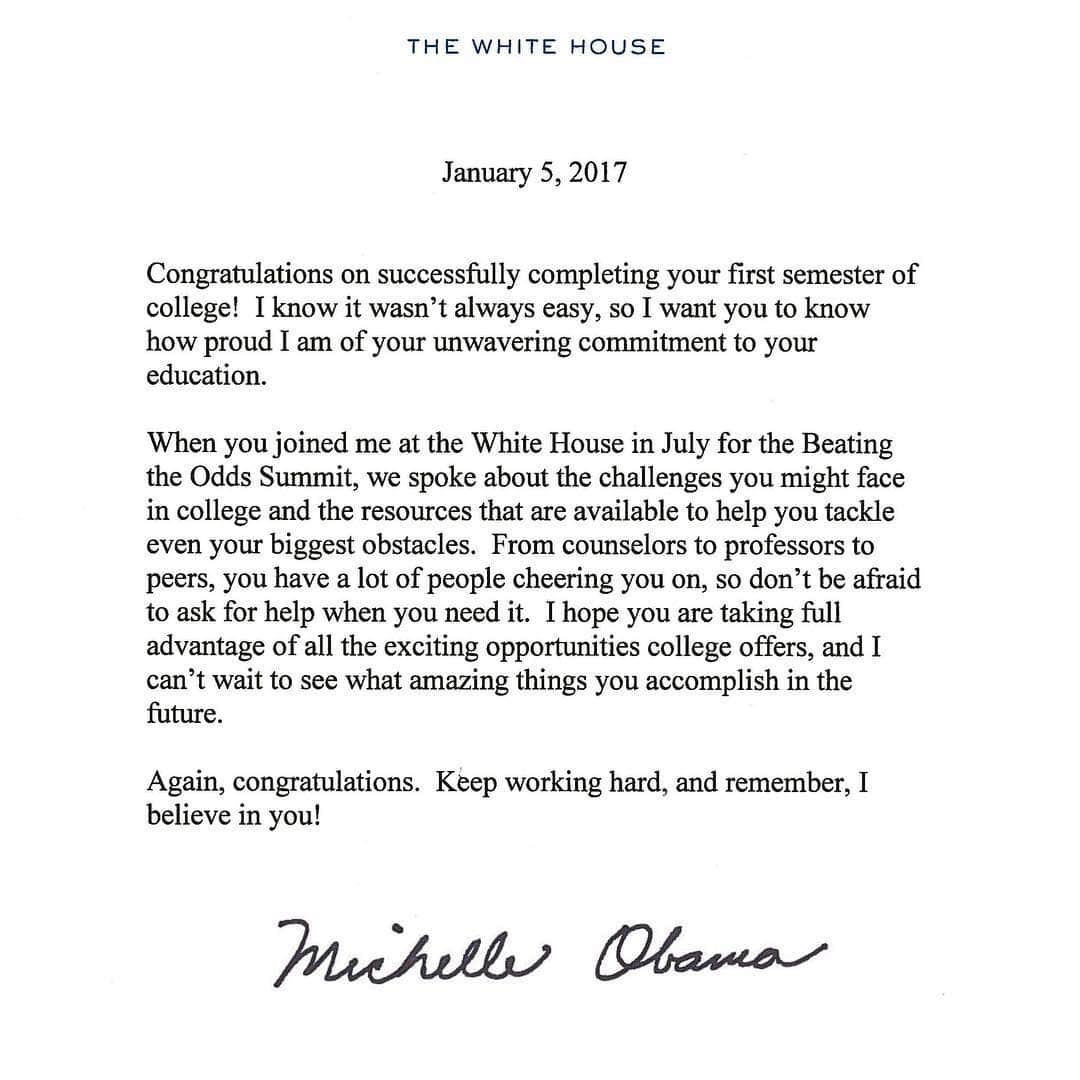 ミシェル・オバマさんのインスタグラム写真 - (ミシェル・オバマInstagram)「For all the students working hard towards a college degree - the First Lady has a message for you. #ReachHigher 🎓 Check out the link in bio for the story behind Mrs. Obama's note and tune in for her final remarks at the @WhiteHouse today at 11am ET: WH.gov/live.」1月6日 23時14分 - michelleobama44