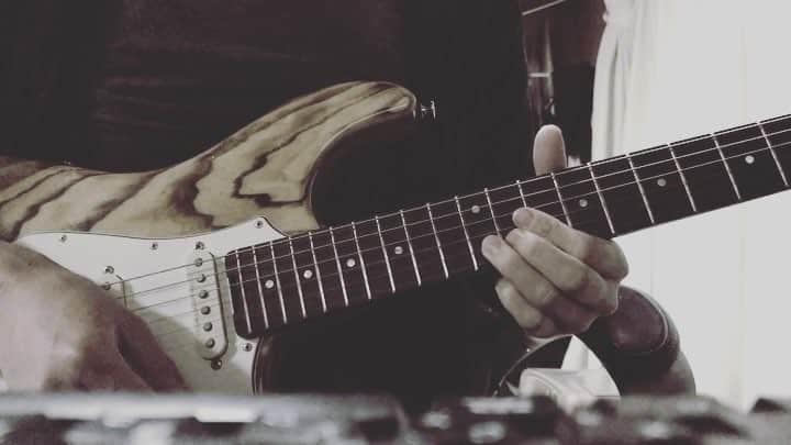 Chinozoのインスタグラム：「simple lick #guitar #lick #tapping」