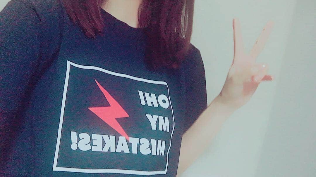 辻詩音さんのインスタグラム写真 - (辻詩音Instagram)「OH！MY MISTAKES Ｔシャツ らぶ、ゆあ、みすていく。 #ワンマングッズ #1月10日」1月7日 20時46分 - shiontsuji