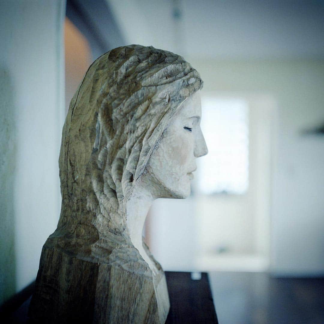 ゆうゆのインスタグラム：「gᵒᵒᒄ  ᵅfᵗᵉʳᐢᵒᵒ ᐢ +*..。 . . なかなかUPできなかったけど とてもとても静寂で美しかった shokaで行われたクロヌマタカトシ展 . . ⁕˚˟.‧* :.ﾟ . . #クロヌマタカトシ  #pentaconsixtl  #yuyu_ペンタコ_photo」