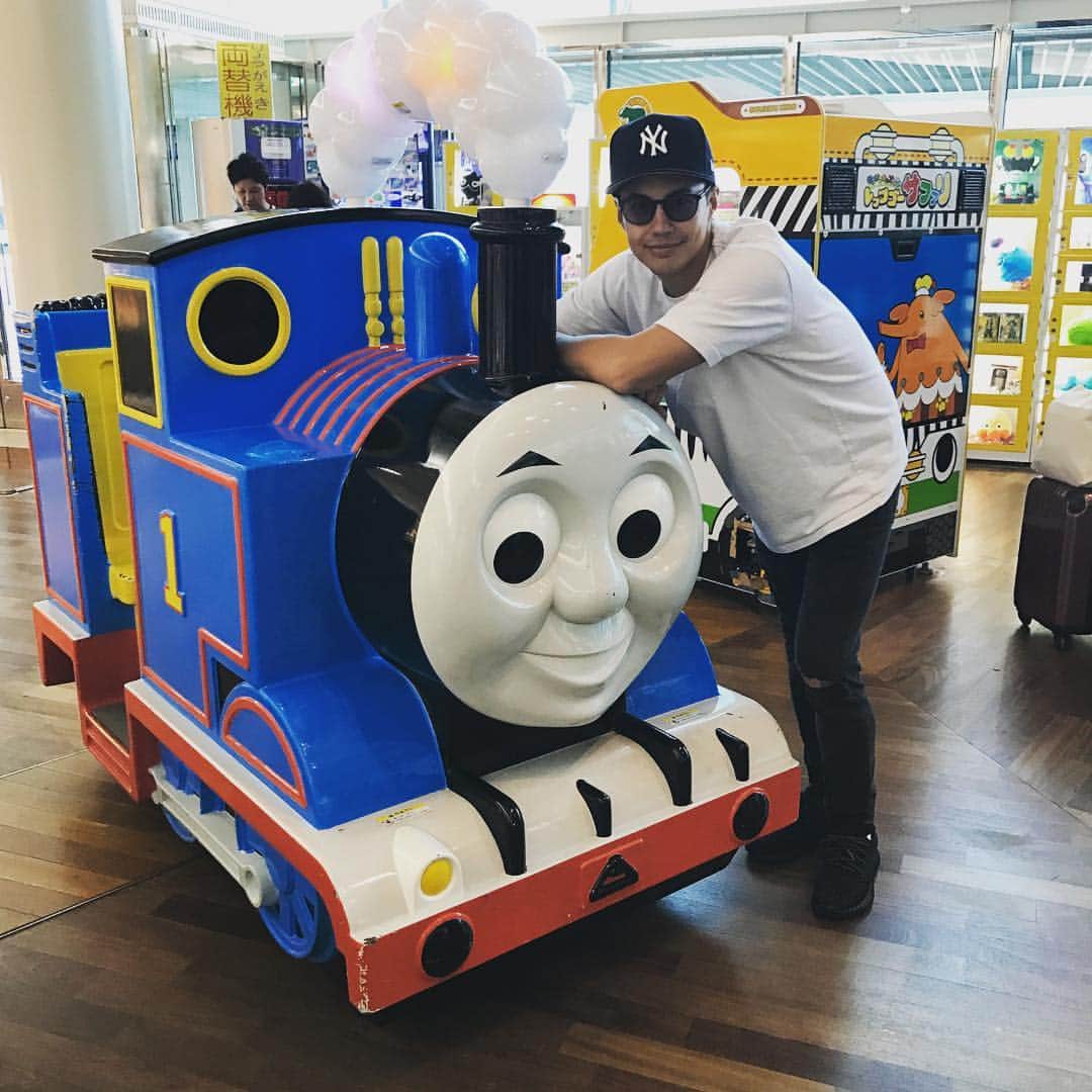 ユージさんのインスタグラム写真 ユージinstagram Thomas Thomas 機関車トーマス トーマスユージゴードン 僕の 本名 沖縄で夢の共演 ちなみにさっき東京に戻って来た 東京寒い 12月15日 17時45分 Yujigordon