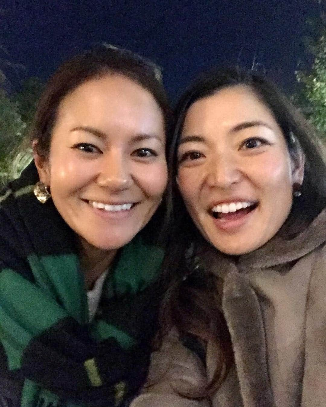 宮里藍さんのインスタグラム写真 - (宮里藍Instagram)「My soul mate...😘 It was way too fun!!! #lovemagirl #bff #girlsnight #happyhappyjoyjoy 今夜はソウルメイトと楽しすぎる夜でした🌉❤️いつも本当にありがとう。大好き！！#ソウルメイト #横山倫子 #ありがとう #語り尽くせぬ歴史が2人にはあります 笑 #いやー楽しかった」12月16日 0時14分 - ai_miyazato