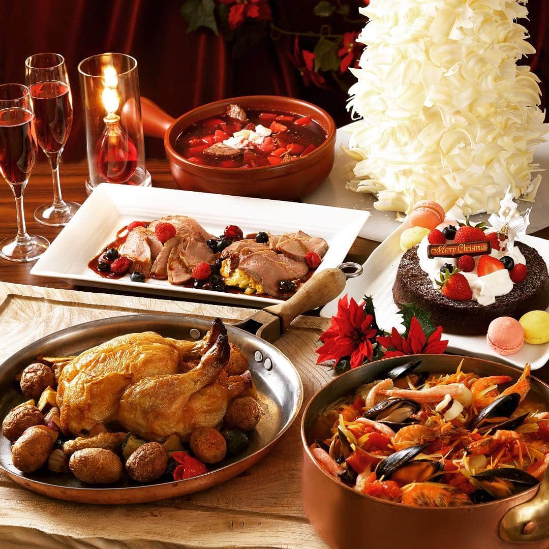 THE WESTIN KYOTO ウェスティン都ホテル京都のインスタグラム：「【アクアブルーのクリスマスビュッフェ Christmas Buffet @ AQUABLU】 ベリーソースのローストダックに、魚介類の旨味が凝縮したブイヤベース、牛肉のポワレ、クリスマスケーキ・・・クリスマスのごちそうをたっぷりお召上がりください☆ Roasted Duck with Berry sauce, Bouillabaisse with strong savoriness of seafood, Pan fried Beef, Christmas cake・・・Enjoy special treat at Christmas☆ #christmas #xmas #ビュッフェ ＃クリスマスランチ #アクアブルー #westinmiyakokyoto ＃クリスマスディナー　#aquablu #westinmiyako  #thewestin #ウェスティン都ホテル京都 #クリスマス #wmkx16」
