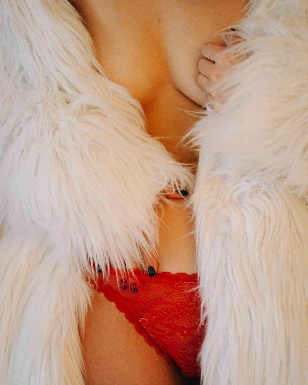 花盛友里さんのインスタグラム写真 - (花盛友里Instagram)「😍😍😍 . . . #花盛友里 #脱いでみた #女の子 #tokyo #japan #girl #portrait #lingerie #下着」12月16日 7時00分 - yurihanamori