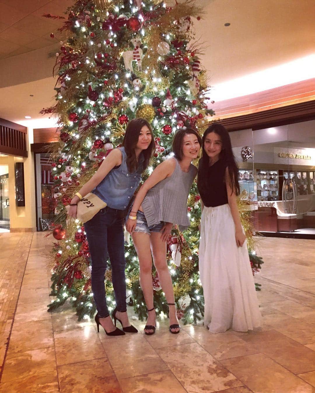 加織のインスタグラム：「🌴🎄✨」