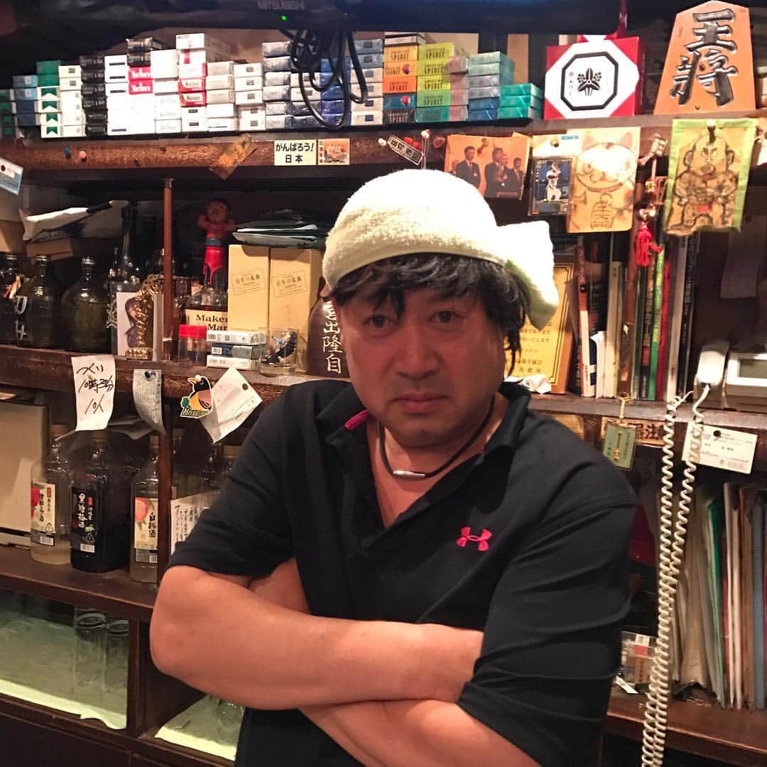 荒木貴裕のインスタグラム：「懐かしい！？ アシメ(笑) #海坊主#新宿#ドヤ顔」