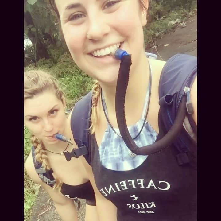 マッティ・ロジャーズのインスタグラム：「I give you, adventures of Mattie & Sarah and a lil glimpse at day 2 here feat. Realllllyyyyy long hike #wheezyMbaby #wheezinNsneezin #teamobnoxious #rainforestfuckwitus #PRtimeoff #forcedrest #butnotreallyrest #mylegshurt #boolin #choolin #toolin #walklikeaMFgorilla #bootyitch #ded #cantbreaf #muchmorebetta #ittook5hours @sarah_ellingson」