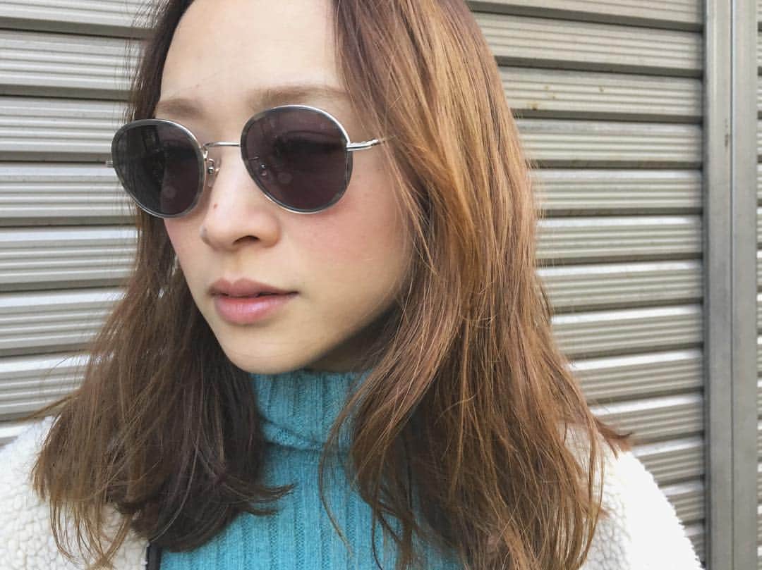 野尻美穂のインスタグラム：「ayameの『FOCUS』💘💘 カラーレンズかわいい。 #ayame #朝一 #冬メガネ」