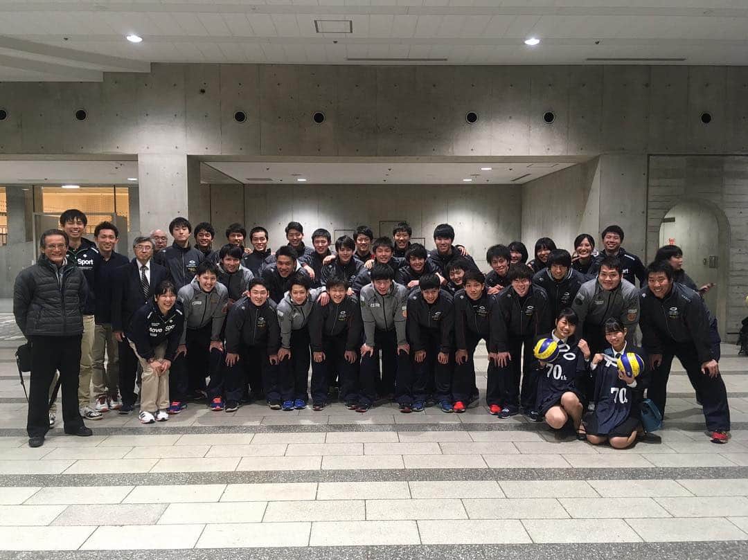 伊賀亮平のインスタグラム：「今日で中大バレー部を引退しました！たくさんの応援ありがとうございました^ ^ また新しいところで1から頑張ります^ - ^ みんなありがとう😊 #わっしょい」