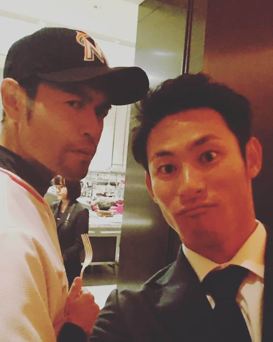 ニッチロー'さんのインスタグラム写真 - (ニッチロー'Instagram)「#ichiro #ichirosuzuki #nicchiro #baseball #イチロー #ニッチロー' #荻野貴司 #仲良し #酔っ払い #唐川君結婚式2次会 #千葉ロッテマリーンズ #マイアミマーリンズ #ベースボール #野球 #プロ野球」12月17日 22時47分 - nicchiro5.1