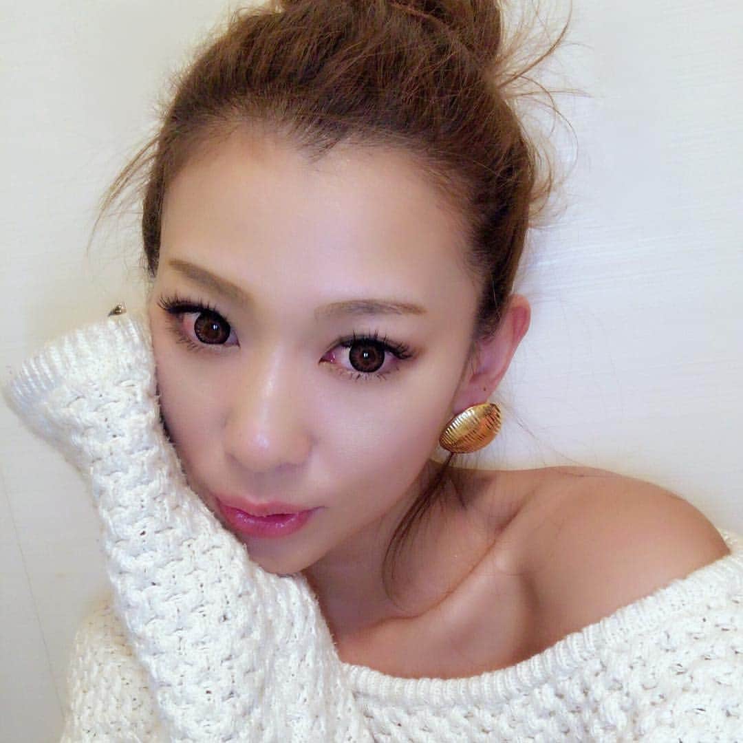 のインスタグラム：「まつエクデザイン新しく変えてみた👌🏻💕友達のみほちのお店 @deicy_omotesando でやってもらったよん✨✨みほち、ありがと💛💛 * * 私の目に合ったデザインにしてくれてすごくお気に入り😘目尻以外をDカールの11ミリ〜13ミリで目尻はアイラインを引いた感じになるようにCカールの12ミリと13ミリにカールを下げたよ❤️ * * #deicy#まつエク#mekeup#thankyou#eye」