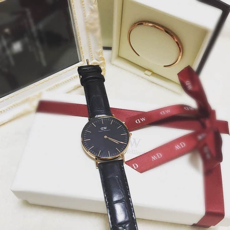 中川紗耶加のインスタグラム：「新作の時計とバングルget♥️ @danielwellington  1月3日までクリスマスキャンペーン中でセット購入で10%OFFに✨ さらに このクーポンコードを入力すると１５％ OFFに♡!!! →【himenosayaka】 （有効期限2017年02月15日まで）  クリスマスプレゼントに♥️ http://www.danielwellington.com/jp  #dwforeveryone＃ダニエルウェリントン＃クリスマス #クリスマスプレゼント #ダニエルウェリントンクーポン #dw #xmaspresent #xmasgift #instafollow #instagood」