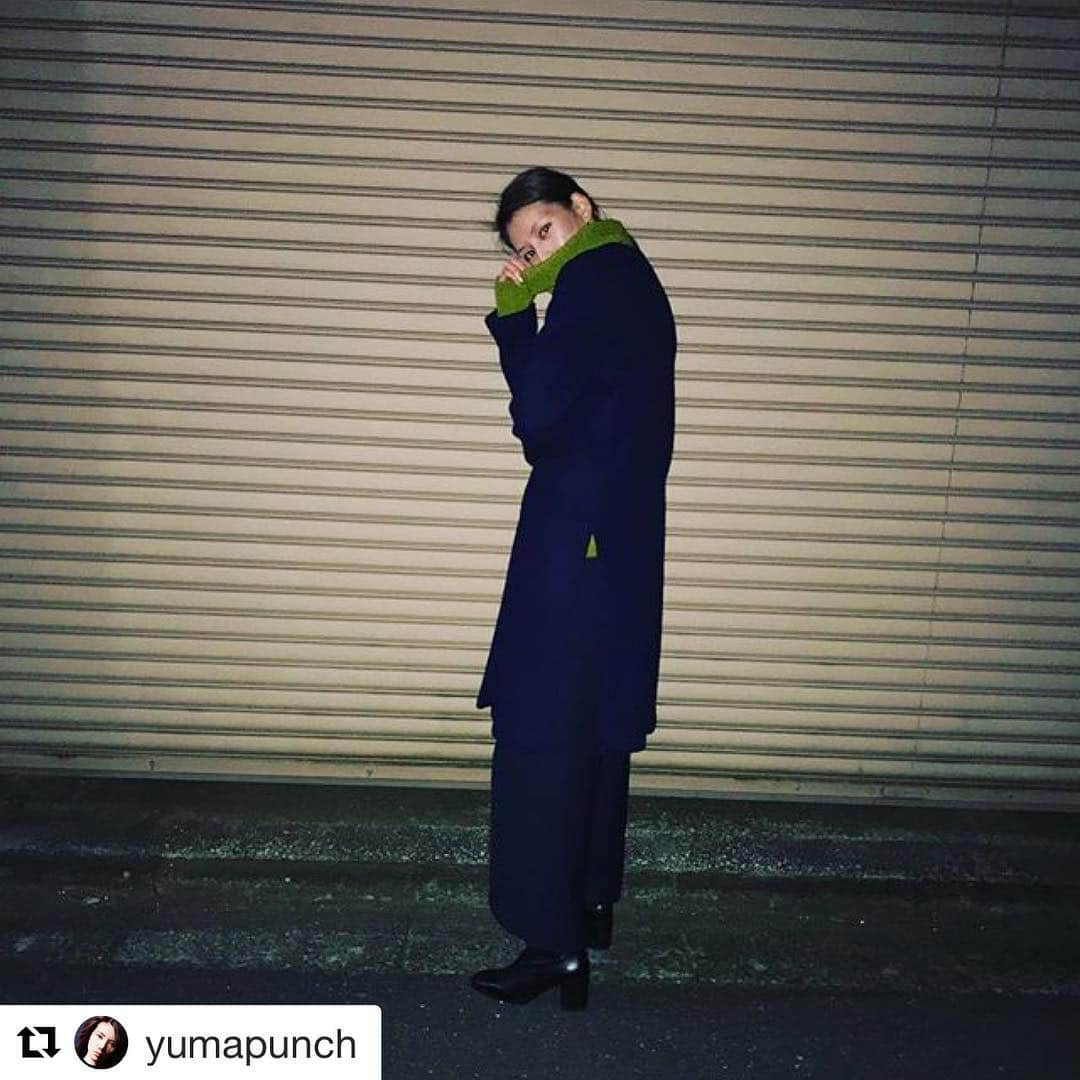 EL HALMさんのインスタグラム写真 - (EL HALMInstagram)「#Repost @yumapunch with @repostapp ・・・ モデルをやらせて頂いたELHALMのノーカラーコートがお気に入り♡  ノーカラーだから、インナーは肉厚のタートルネックを合わせて。 横に深いスリットが入っているから、ボトムにワイドパンツ履いてもスッキリしたラインになるよ。  coat @el_halm knit&pants @loveless_guildprime boots @zara  #ELHALM#LOVELESS#zara#coat#turtleneck#widepants#boots#green#navy#black#fashion#selfstyled#simple#model#エルハルム#ラブレス#ザラ#コート#タートルネック#ワイドパンツ#ファッション#私服#シンプル#モデル」12月18日 15時51分 - el_halm