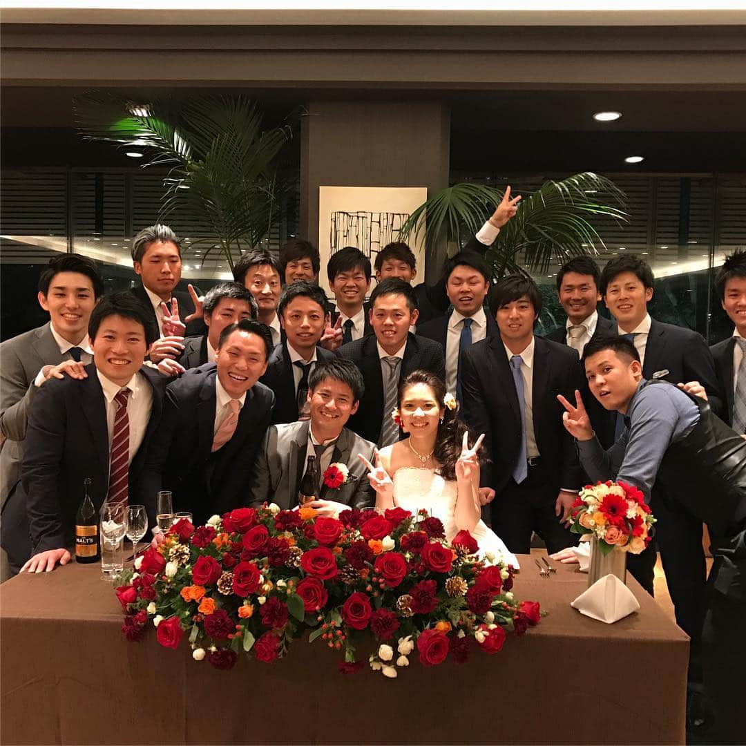 野村祐輔のインスタグラム：「昨日、大学時代の同級生の結婚式でした😊 久しぶりに会えて楽しかったなぁ^_^」