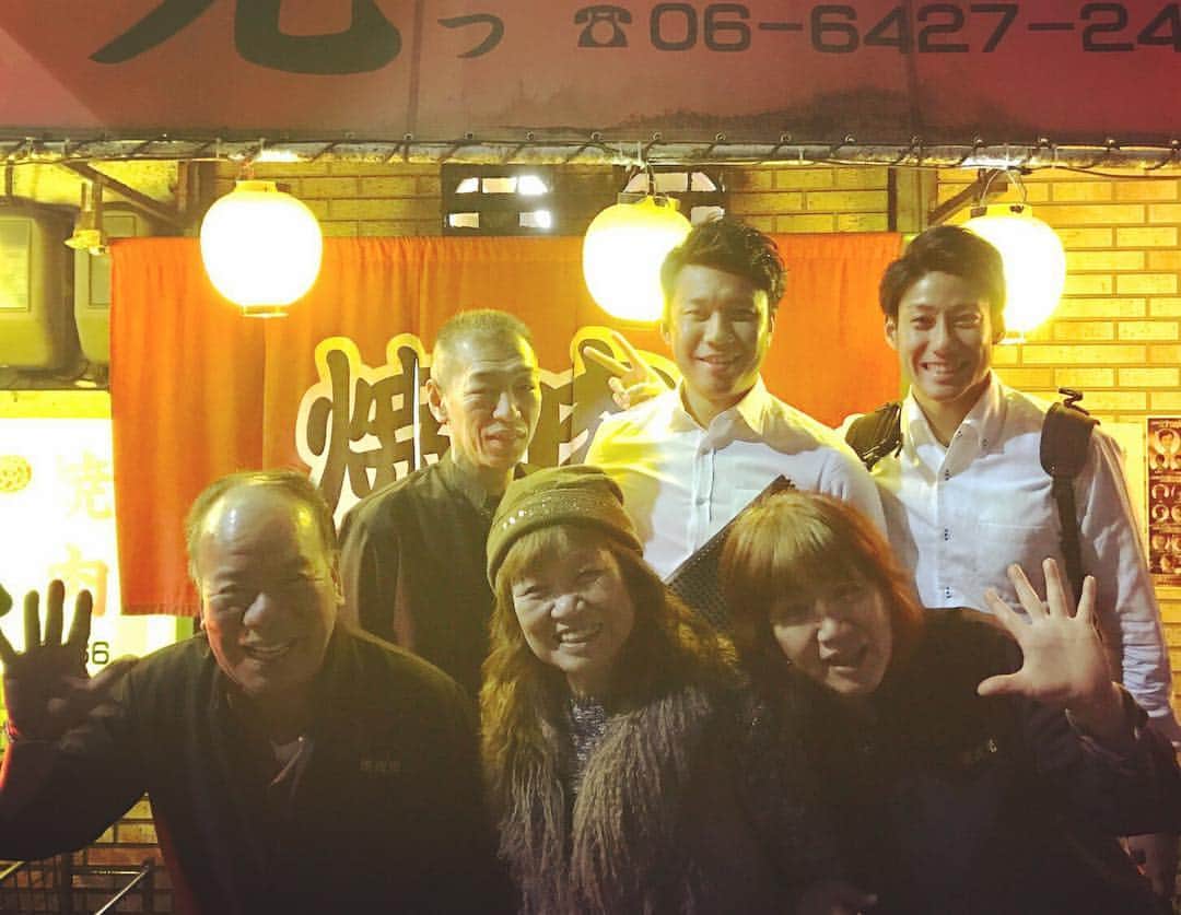 のインスタグラム：「焼肉 光(みつ)昨日も最高にうまかったー🍖♪今年の開幕戦の数日前にも食べに行って勝たせてもらった縁起のあるお店です🎊のれんくぐって入店すると、おかえり〜と声をかけてくれるまさにアットホームな焼肉屋👏🏠イイネ💓 #焼肉光 #尼崎 #ニンニクたっぷりな焼肉なんで今日バリバリ息くさい笑 #準規ニンニク鼻 #オレもか笑」