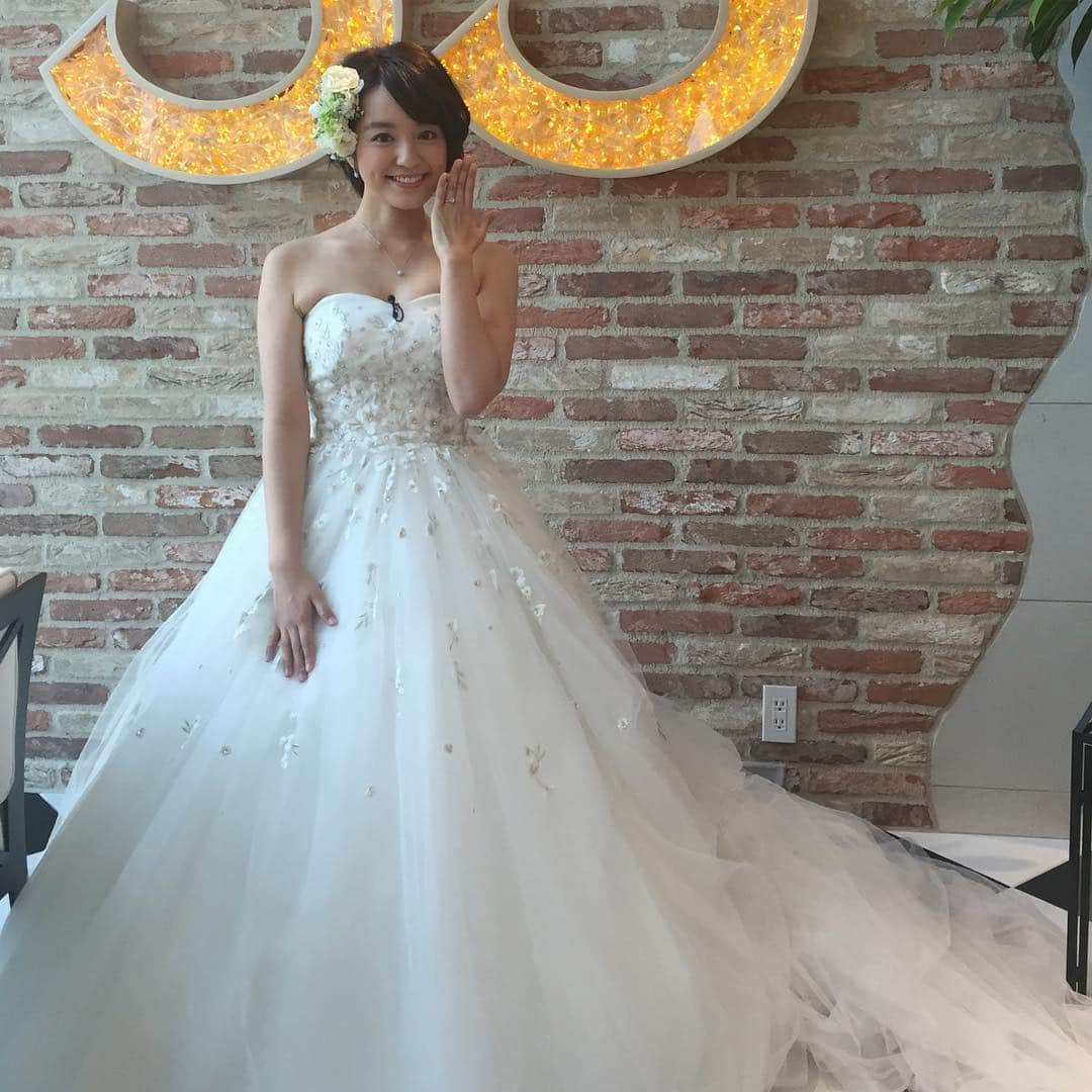 藤林温子さんのインスタグラム写真 - (藤林温子Instagram)「. けっ、、、結婚します！！？ . 嘘です！ 婚活応援バラエティ番組 『恋するオトメ』にて 初めてのウェディングドレスを！！！ まさに 着られてるとはこのこと。。。 幸せでした(T ^ T) 『恋するオトメ』は なんとまぁ皮肉なもので 12月25日(日)  深夜1:20-2:20放送！ 私もガッツリ生で！ みます！ #恋するオトメ #初めての #ウェディングドレス #山里亮太 さん #宇都宮まき さん #熊切あさ美 さん」12月19日 23時38分 - atsuko_fujibayashi