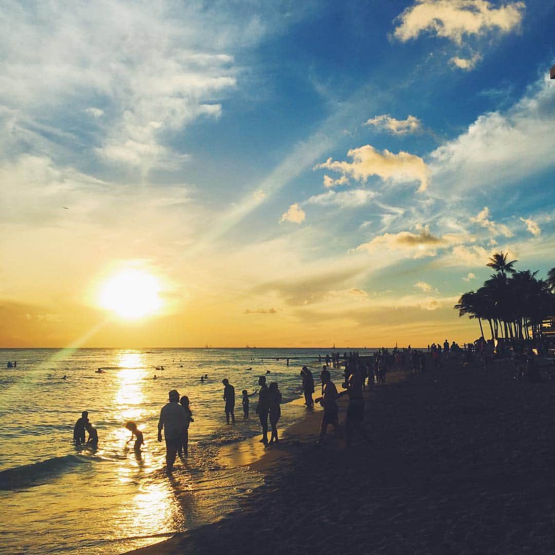 #RINKAgramHawaiiのインスタグラム：「毎日見ても飽きないのがワイキキビーチのサンセット✨#rinkagramhawaii #rinkagram #sunset」