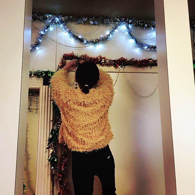 安達祐実さんのインスタグラム写真 - (安達祐実Instagram)「実家で #クリスマスの #イルミネーション #お手伝い」12月20日 11時46分 - _yumi_adachi