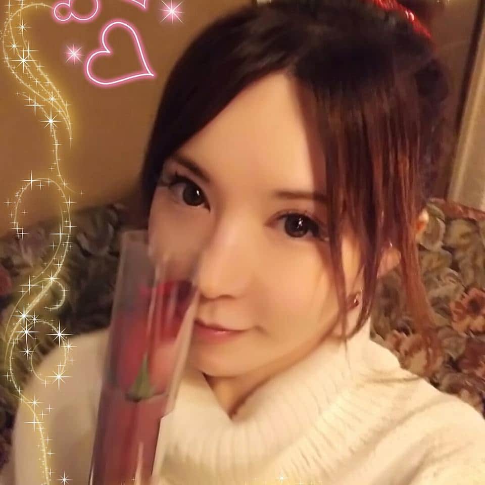 里美ゆりあのインスタグラム：「皆さんお祝いのお言葉ありがとうございました！！♪母にもお祝いしてもらってとても幸せな誕生日を過ごす事が出来ました(^-^) #誕生日#ハッピーバースデー」