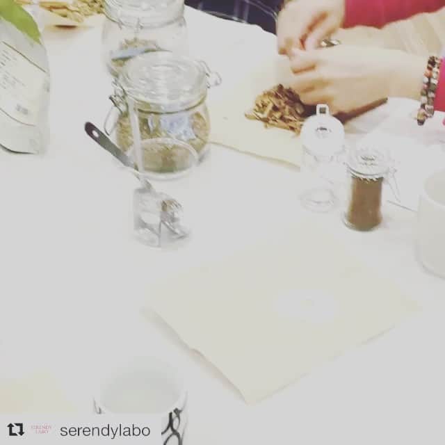 のインスタグラム：「スパイスの香りに包まれて。。。 スパイスのワークショップショップでした✴︎楽しんで頂けた様で嬉しいです(^^) #serendylabo#ワークショップ#HERVA」