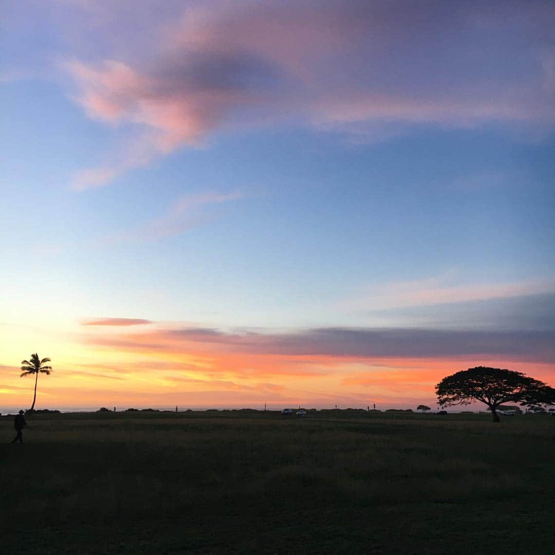 工藤まやさんのインスタグラム写真 - (工藤まやInstagram)「立ち去るのが名残惜しい今日のノースショア💙 #ハワイ #sunset #beautiful #breathtaking #instadaily」12月20日 15時31分 - mayahawaii325