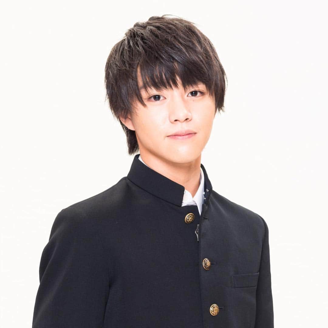兄に愛されすぎて困ってますのインスタグラム：「✨イケメンズカウントダウン企画～せとかをふる男たち～✨ キラキラでフレッシュ、話題のキャストを毎日紹介していますが…第三弾は告白12連敗中のせとか（土屋太鳳）の中学時代の想い人、山田先輩役の醍醐虎汰朗さんが登場✨✨せとかの告白を誠実に断る筋の通った先輩です🌸🌸🌸 #兄こま  #中学時代  #醍醐虎汰朗 #山田先輩」