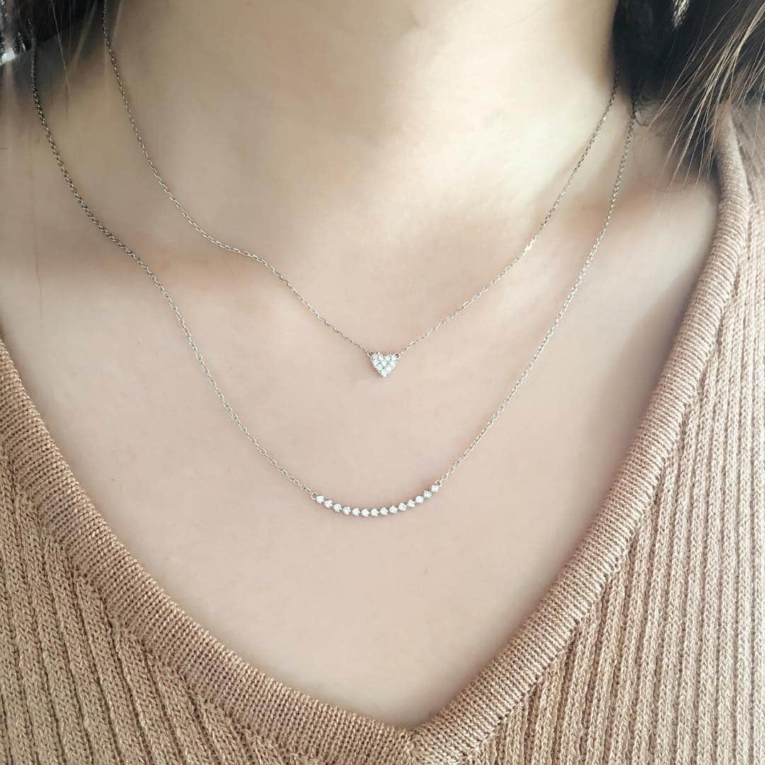 アーカーさんのインスタグラム写真 アーカーinstagram 一石一石丁寧にセッティングされたダイアモンドが素肌の上で優しく可憐にきらめく ハートパヴェネックレスとビリーブユーネックレスのコーディネート Ahkah Jewelry Necklace Heart Heartpave