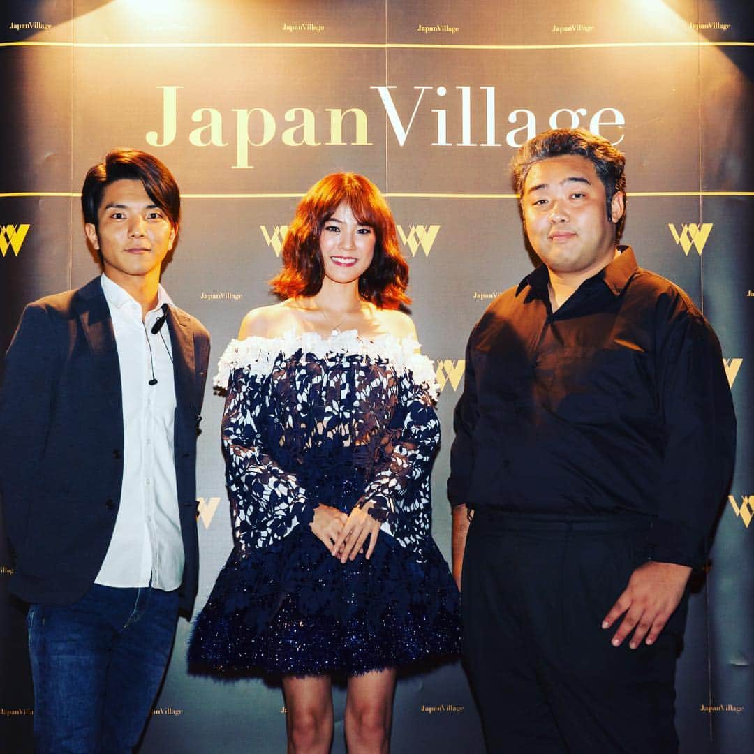 木村好志のインスタグラム：「12月20日、チェンマイはニマンヘーミンにオープンしたJapan Villageのオープニングパーティにタイのタイの若者で知らない人はいないと言われている超、超有名な芸能人のPattieと参加してきました！ 日本からも素敵なゲストが多数来られており、見所満載の盛大なパーティーでした。  今後の展開が楽しみです！！ #バンコク#チェンマイ#バンコク暮らし#日帰り出張」