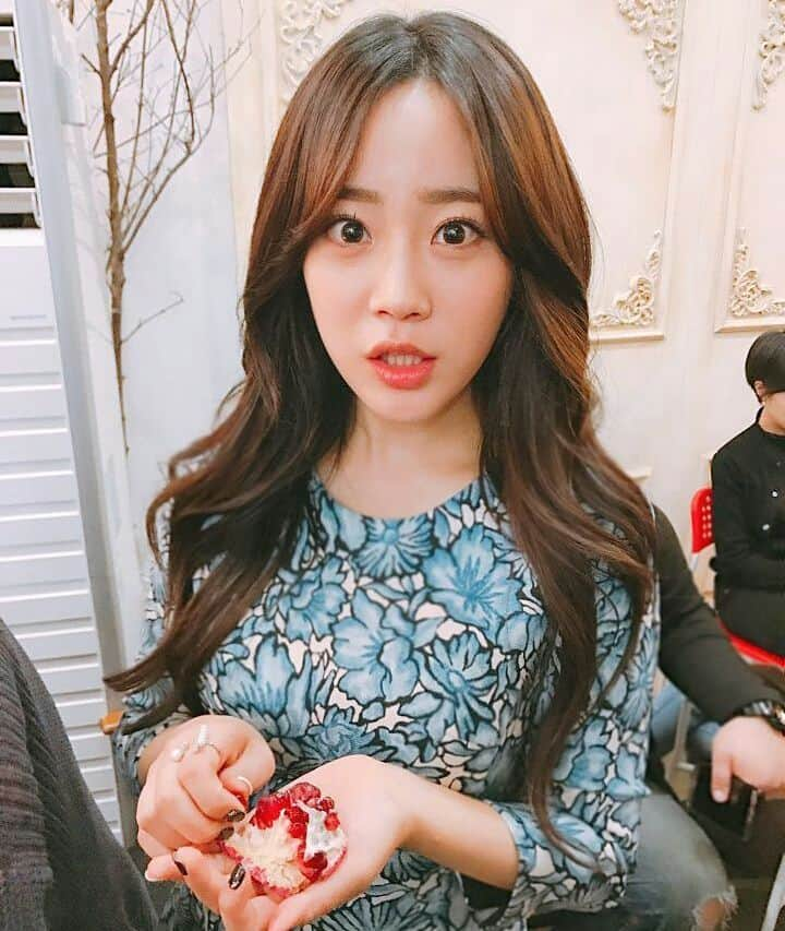 ヨンジさんのインスタグラム写真 - (ヨンジInstagram)「Less than a week left till back to hostel TT My school start on 1st January omg. — #youngji #huryoungji #heoyoungji #mushroom #singer #KARD #하영지 #영지 #카드 #DSP #DSPMedia #jackji #redebut #kara #goddess #yeoshin #youngjihur #kpop #OG #kpopl4l #somin #jiwoo #BM #jseph #coed #카라」12月21日 15時34分 - youngji.hur