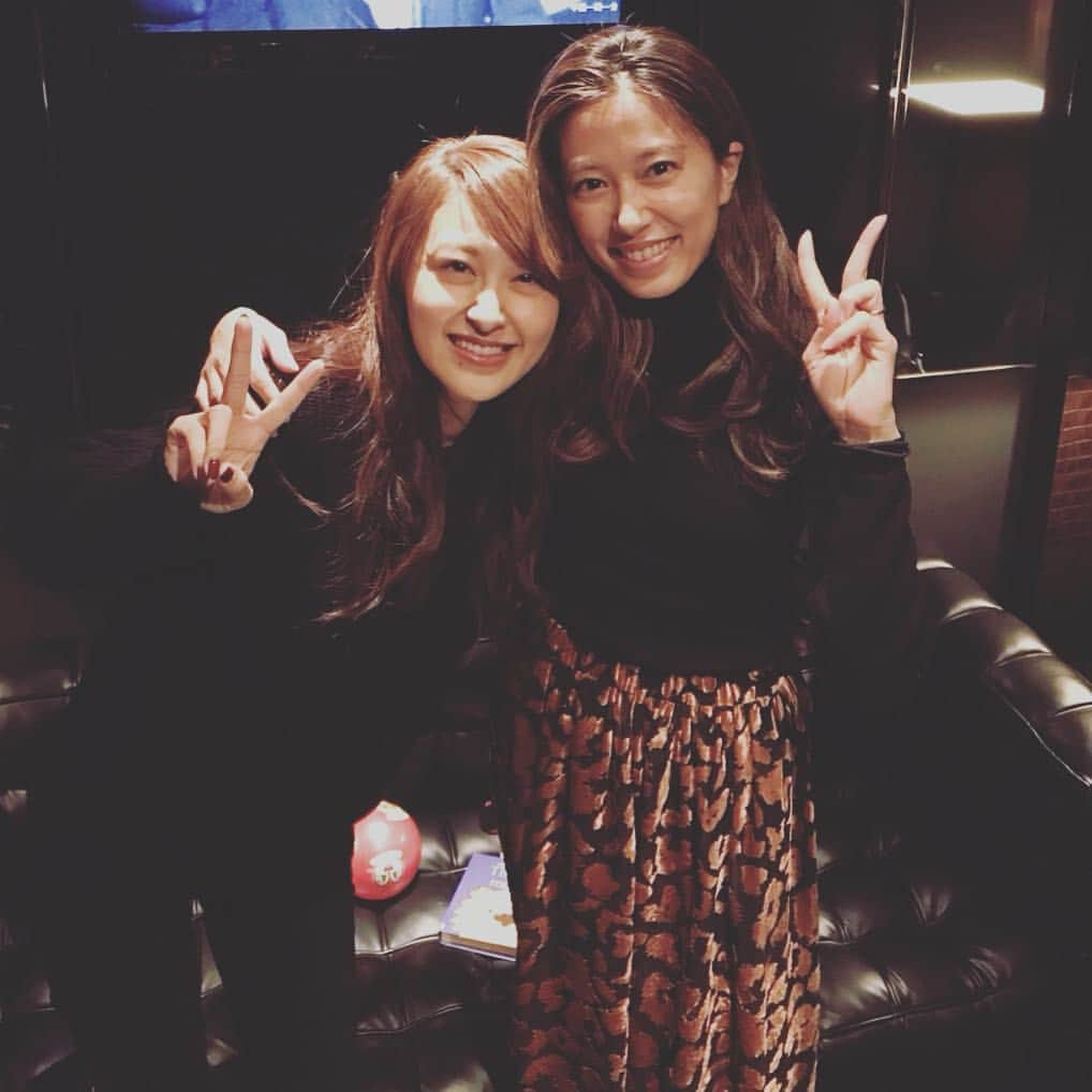 里田まいさんのインスタグラム写真 - (里田まいInstagram)「仲良しアヤカとアヤカ家族と田中家でご飯いきましたー。アヤカとは14年近い付き合いだが、家族みんなで会うのは初。たのしかった！！ #アヤカ #長手絢香 #ココナッツ娘。 #谷原秀人 #田中将大 #里田まい #カントリー娘。 #ハロプロOG #ゴルフ #野球 #谷原君 #田中君 #あとどんなハッシュタグがある？」12月21日 15時38分 - maisatoda_official