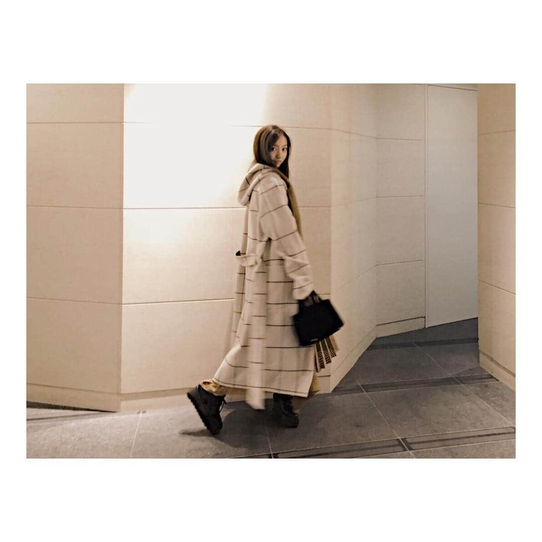 板野友美さんのインスタグラム写真 - (板野友美Instagram)「👗👠 #coat #AULA  #ootd」12月21日 18時15分 - tomo.i_0703