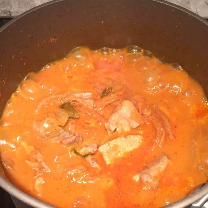 オ・ヨンスのインスタグラム：「잘하는 음식 몇가지 중 하나~~ 김치 찌개 ㅎ 🍵🍲🍚」