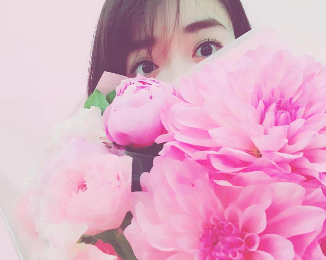 泉里香さんのインスタグラム写真 - (泉里香Instagram)「わぁぁあい♡ お花💐 #pinkpinkpink」12月22日 18時04分 - rika_izumi_
