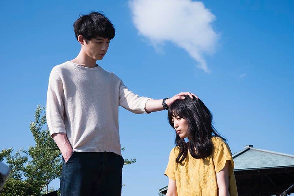 映画「君と100回目の恋」さんのインスタグラム写真 - (映画「君と100回目の恋」Instagram)「＼オフィシャルファンブック予約開始／  miwaさん×坂口さんの撮り下ろしカット📷トークセッション💞 竜星さん、真野さん、泉澤さんのインタビューも✨  ほか、『#君100』のオフショットや撮影裏話、ロケ地マップなど豪華な1冊📚💓 ご予約は公式サイト・Twitterから🙌」12月22日 19時32分 - kimi100movie