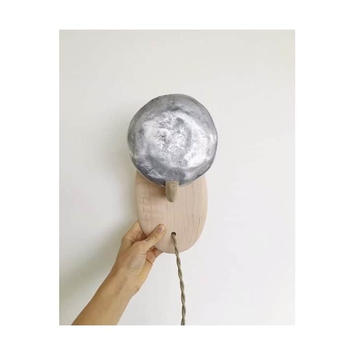 Ariele Alaskoのインスタグラム：「sconce from maple cherry and cast aluminum 🌑⚪️」