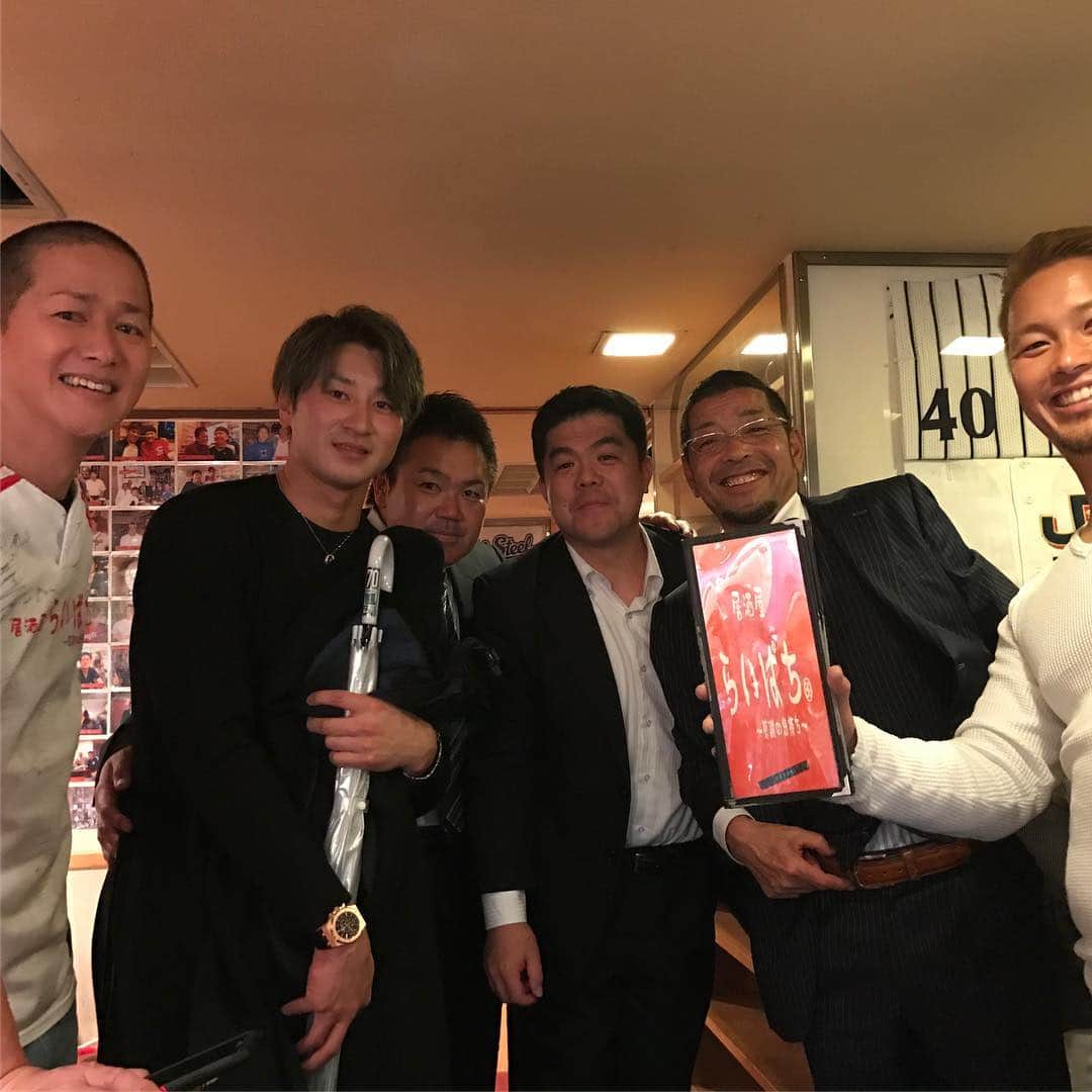 のインスタグラム：「昨日は大阪のお世話になってる店いってきましたーーー！！ めーちゃ楽しかったです！！#らいぱち 大阪いったら是非よってくださいー！！ ってかものすんごーーーーく2日酔い、、、 #らいぱち #金子侑司」