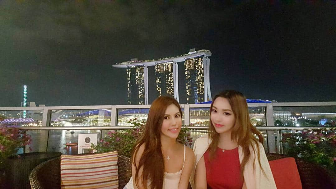 Nicole Chenさんのインスタグラム写真 - (Nicole ChenInstagram)「Loving singapore with my bff @natashakittisara #singapore see you all tonight at @altimatesg for my Christmas Dj set #christmas 한국어 #주말 #한국어배우기 #책스타그램 #인스타데일리  #toptags #셀스타그램 #photooftheday #얼스타그램 #먹스타그램 #먹방 #igdaily #instalike #privateparties #business #funny」12月23日 16時42分 - nicolechen.tv